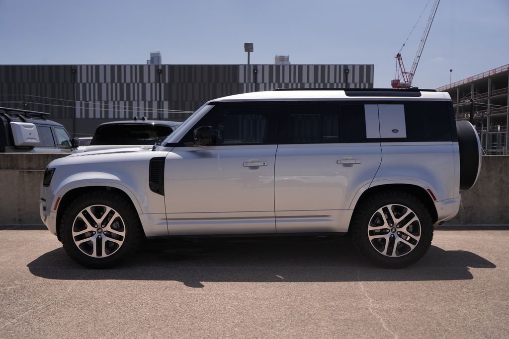 Used 2022 Silver Land Rover XS Edition image 5