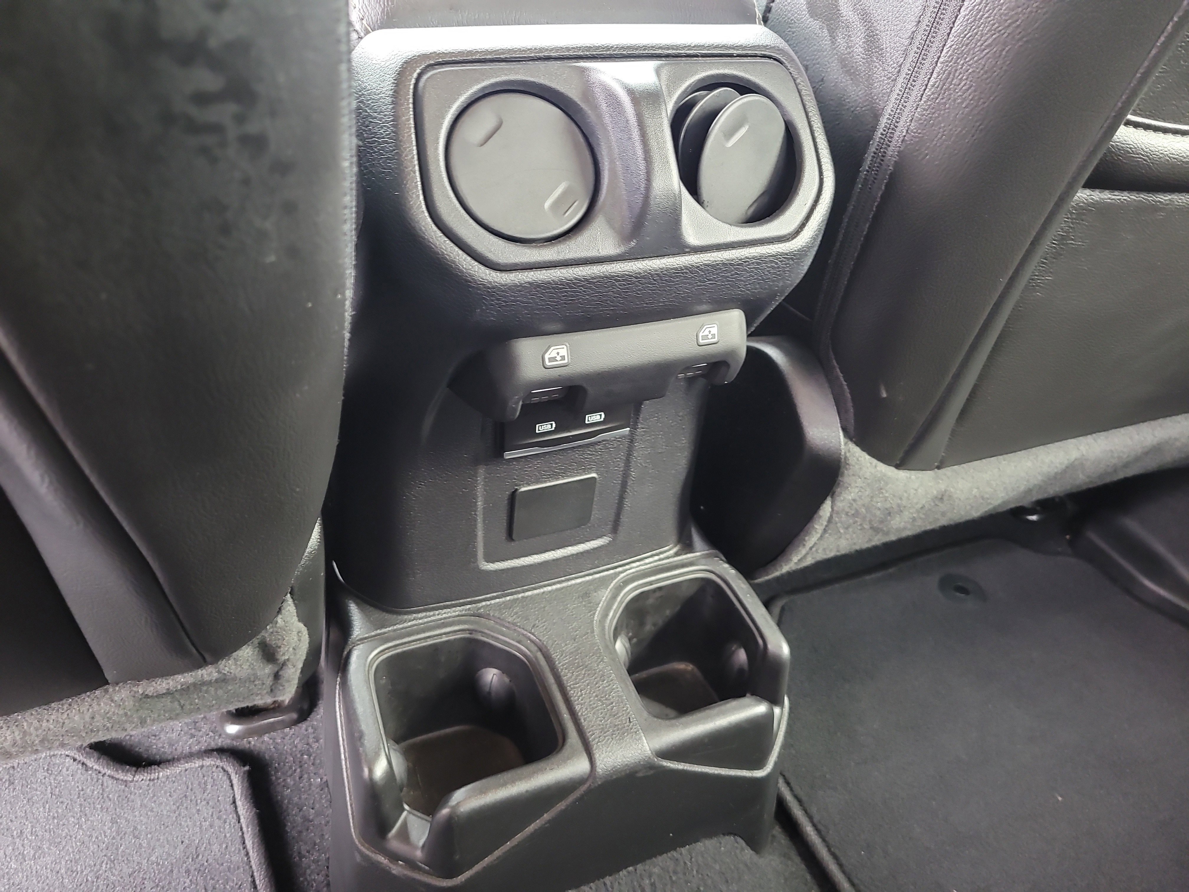Used 2022 Granite Crystal Metallic Clearcoat Jeep Overland image 14