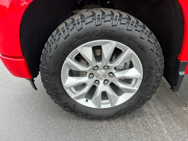 Used 2023 Red Chevrolet Custom image 10