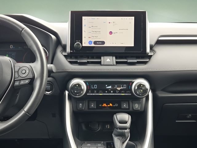 Used 2023  Toyota XLE image 11