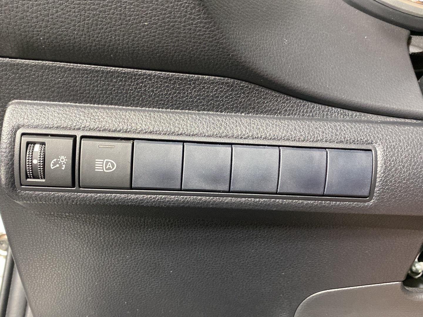 Used 2019 Classic Silver Metallic Toyota SE image 25