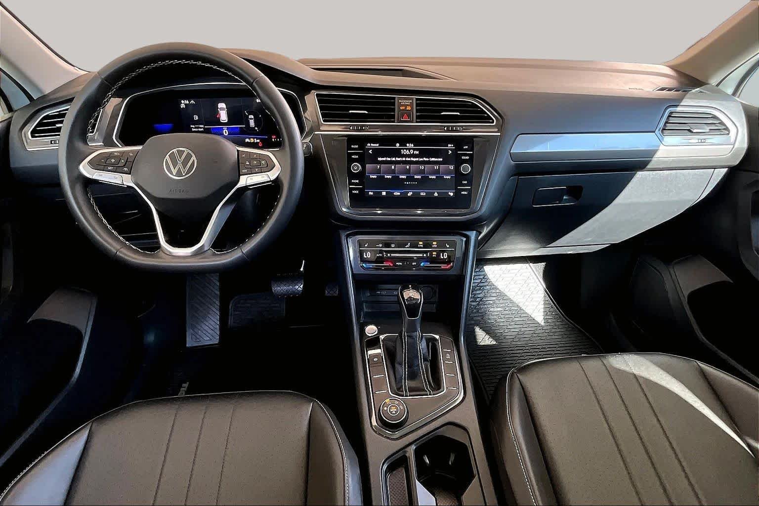 Used 2022 Pure White Volkswagen SE image 16