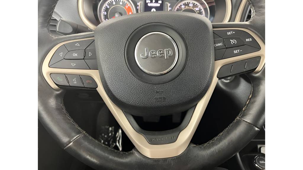 Used 2016 Billet Silver Metallic Jeep Latitude image 22