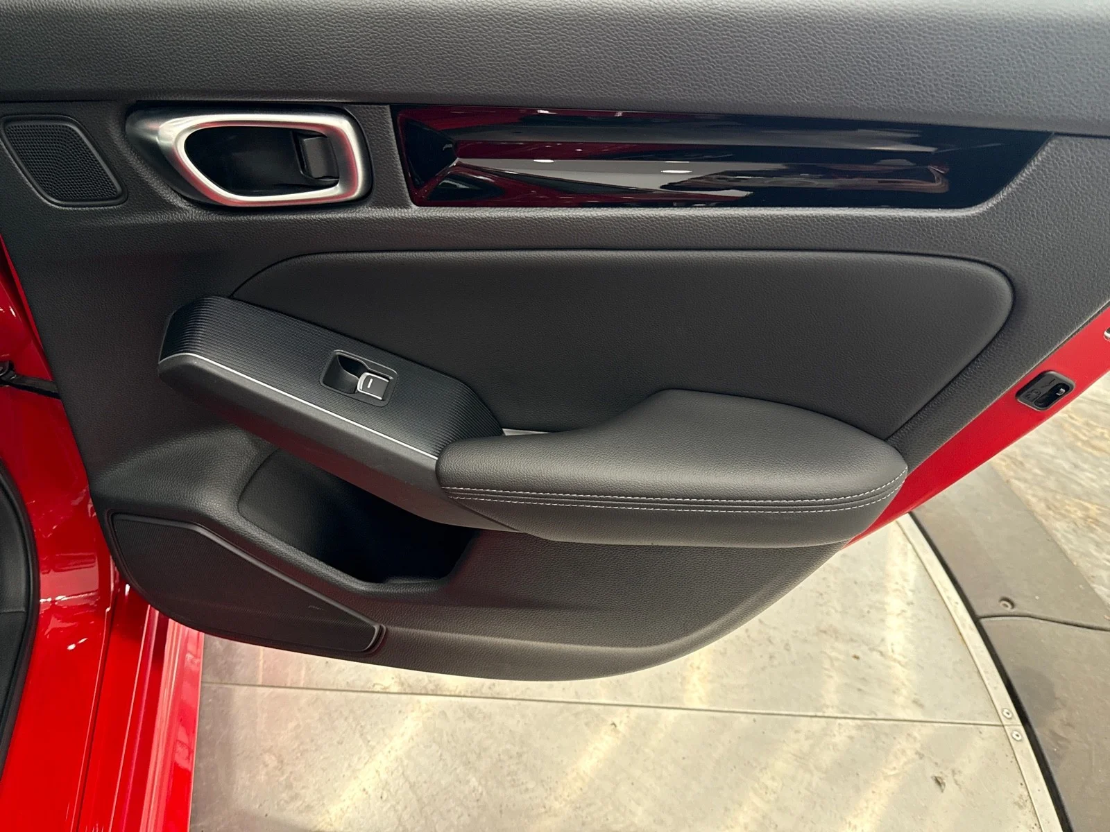 Used 2024 Rallye Red Honda Touring CVT image 45