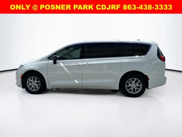 New 2026 Bright White Clear-Coat Exterior Paint Chrysler  image 8