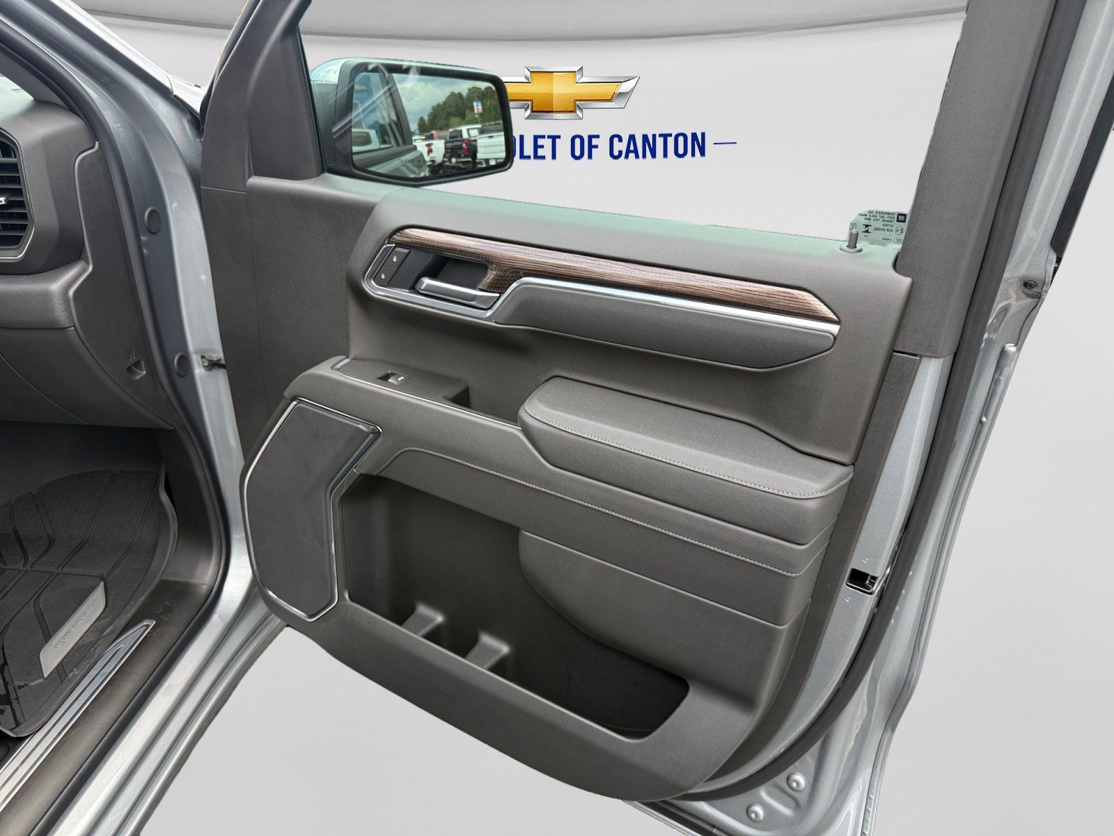 New 2026 Sterling Gray Metallic Chevrolet LT image 14