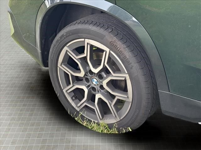 Used 2024 Green BMW xDrive28i image 21