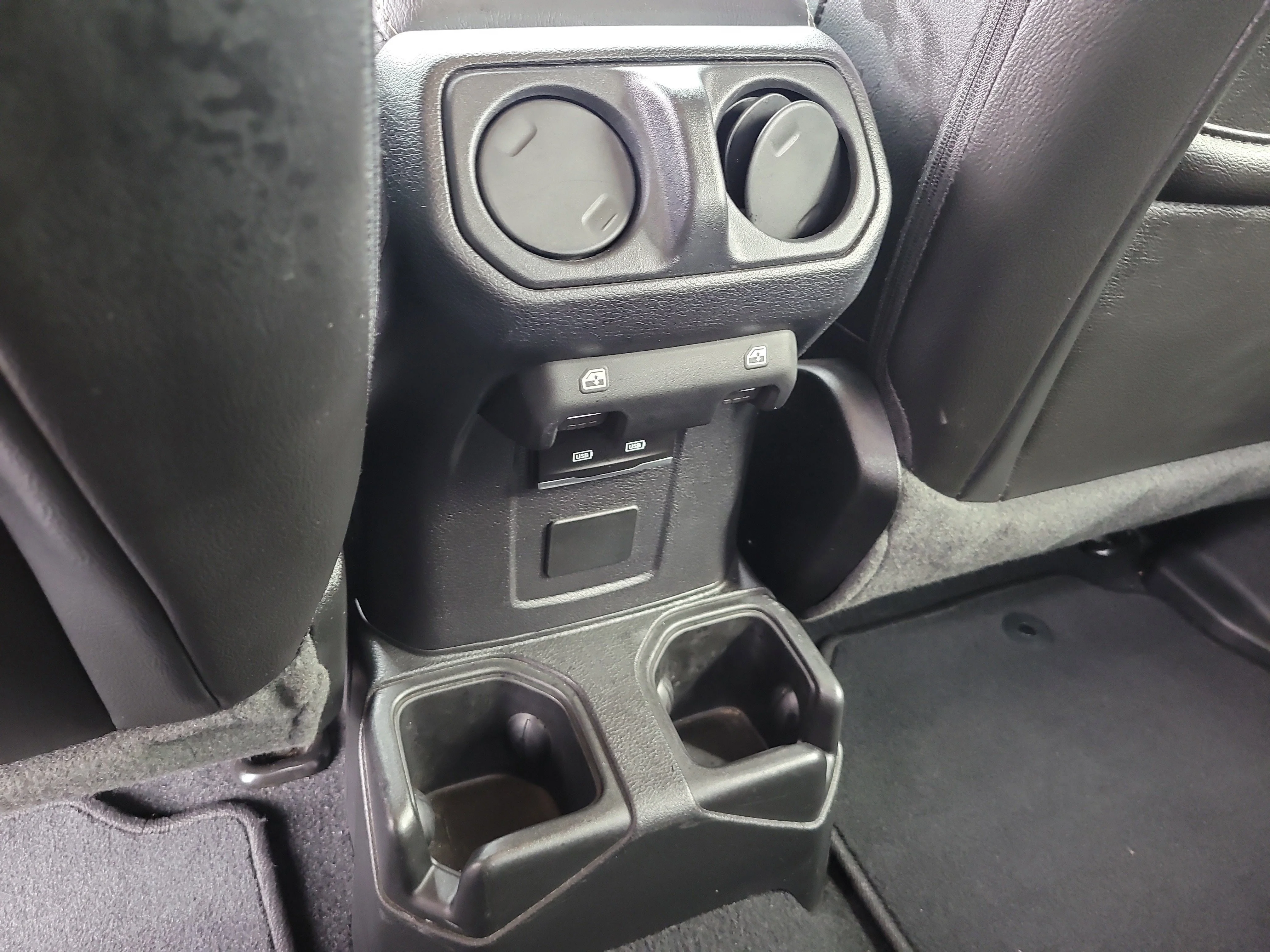 Used 2022 Granite Crystal Metallic Clearcoat Jeep Overland image 14