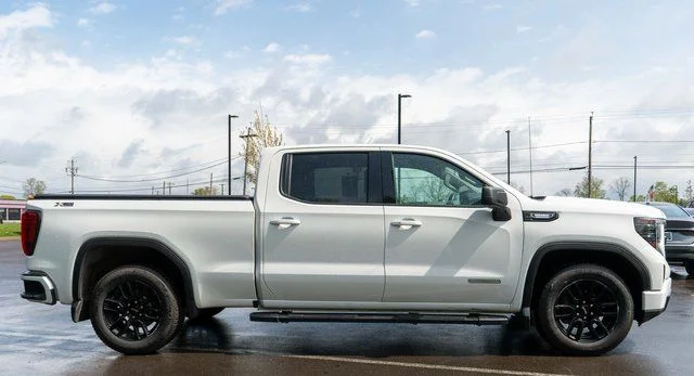 Used 2024 White GMC Elevation image 5