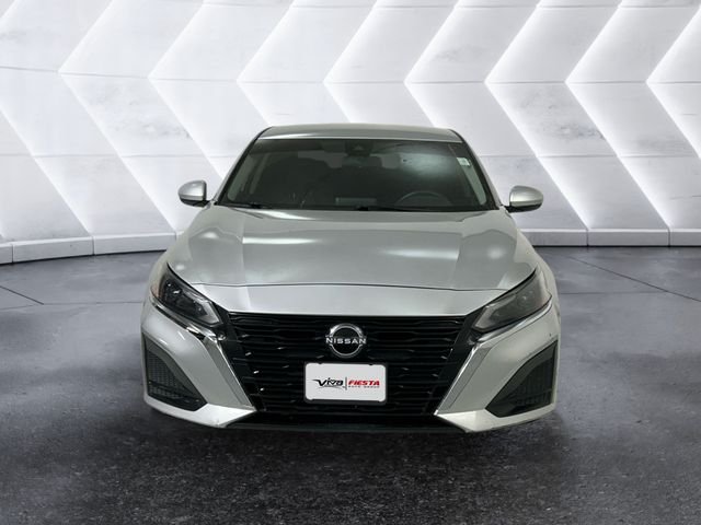 Used 2023 Silver Nissan 2.5 SV image 2