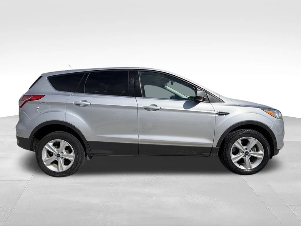 Used 2016 Silver Ford SE image 6