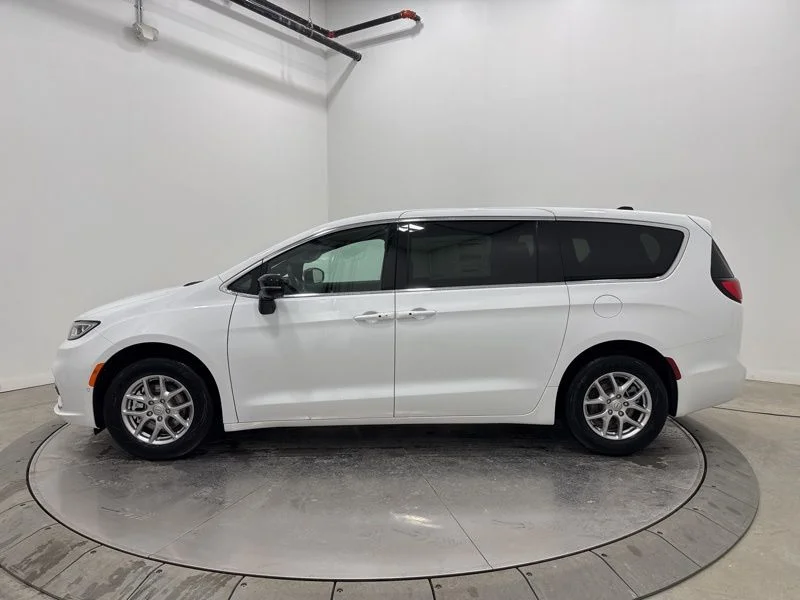 2026 Chrysler Pacifica Select - Photo 4