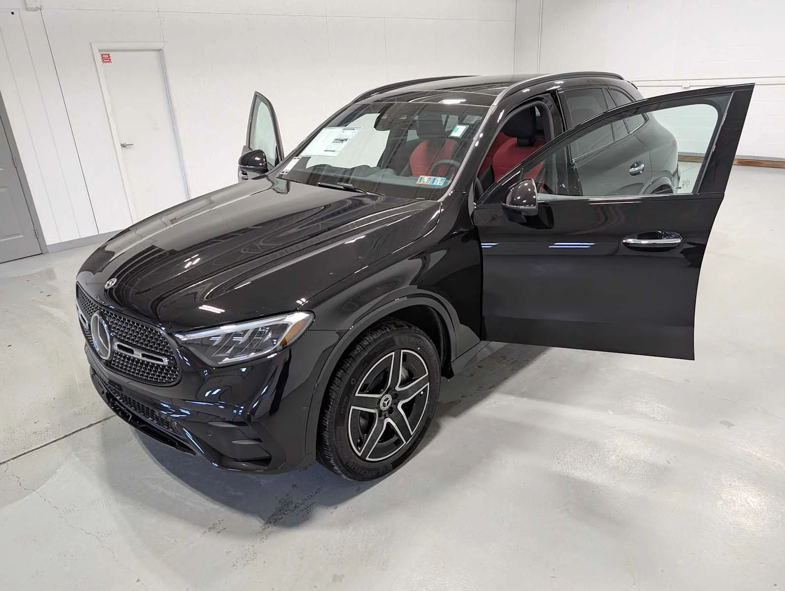 Certified Used 2026 Obsidian Black Metallic Mercedes-Benz GLC 300 image 14