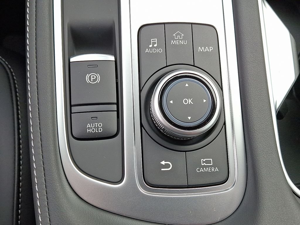 Used 2026 White INFINITI LUXE image 18