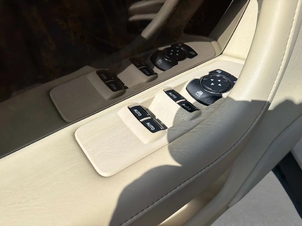 Used 2015 Silver Lincoln Base image 19