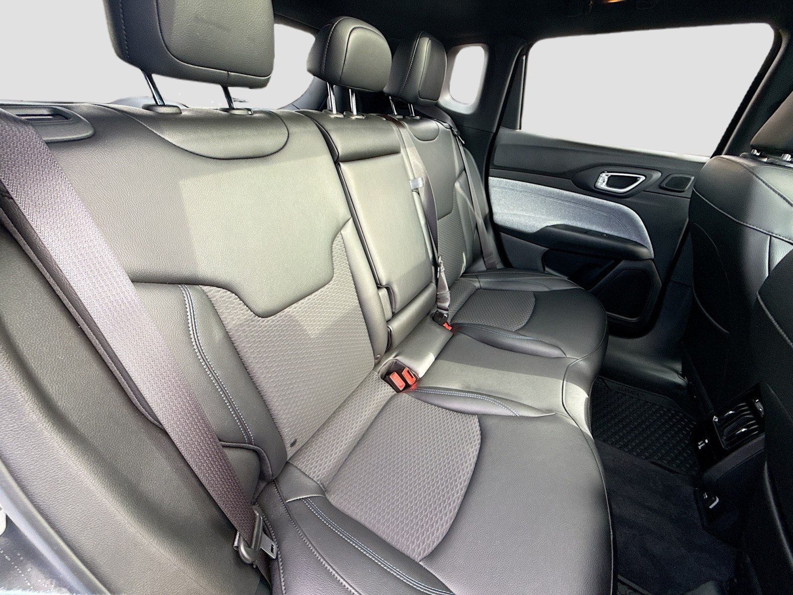 2023 Jeep Compass Latitude - Photo 28