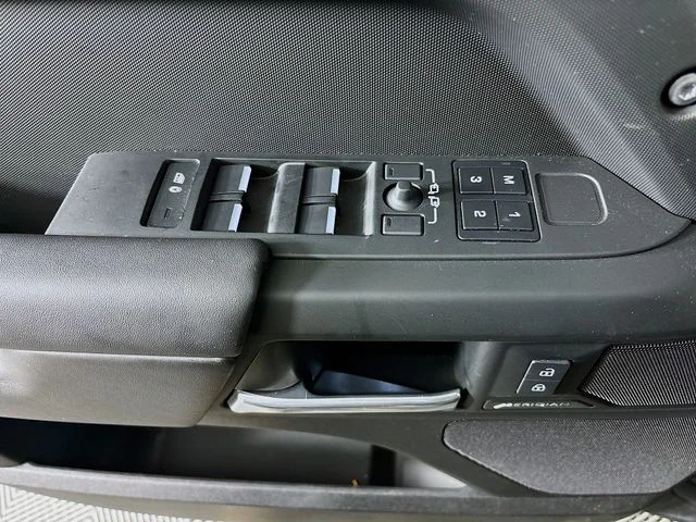 Used 2025 Black Land Rover S image 19