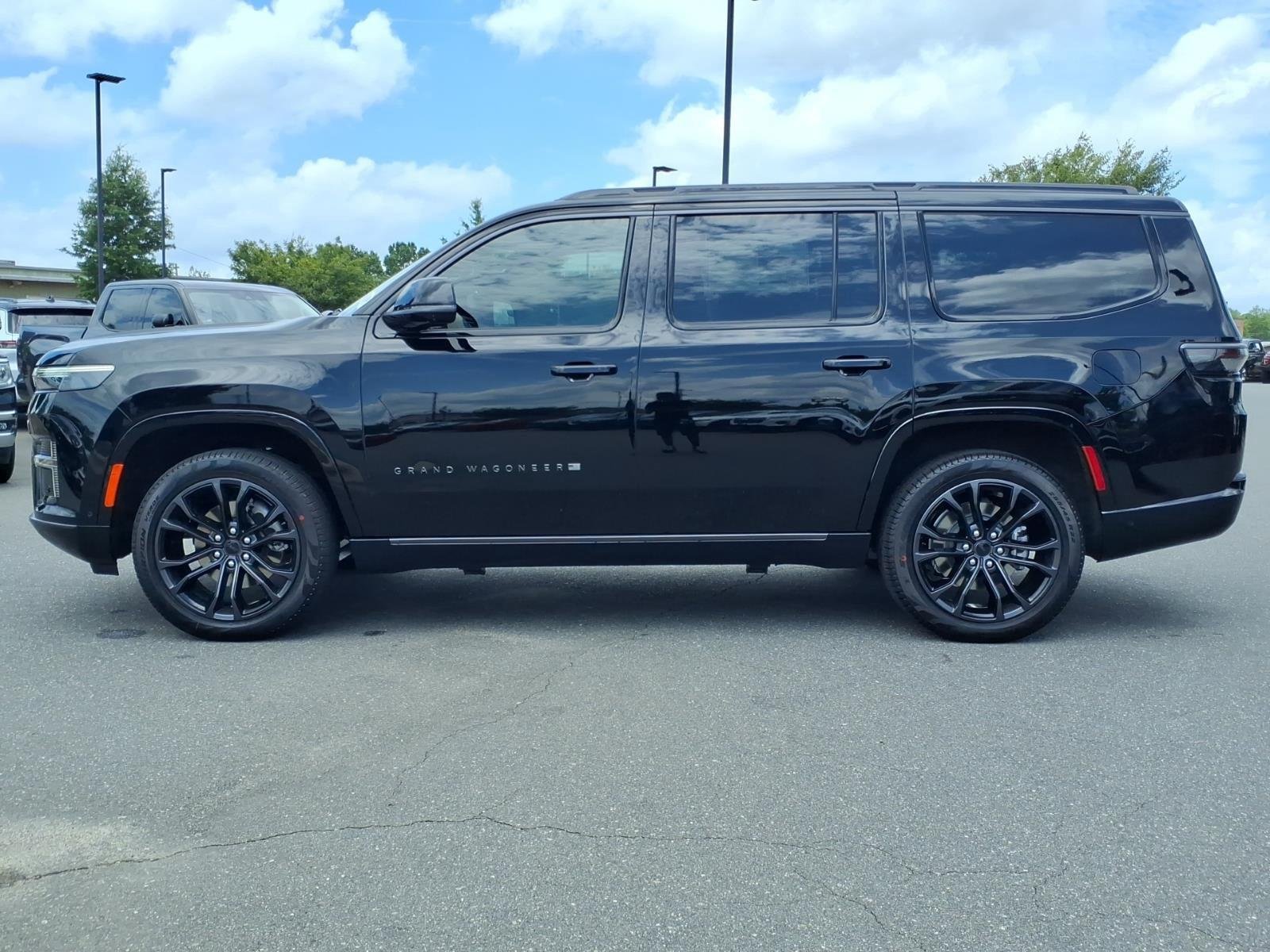 New 2026 High Gloss Black Exterior Paint Jeep Summit Obsidian image 3