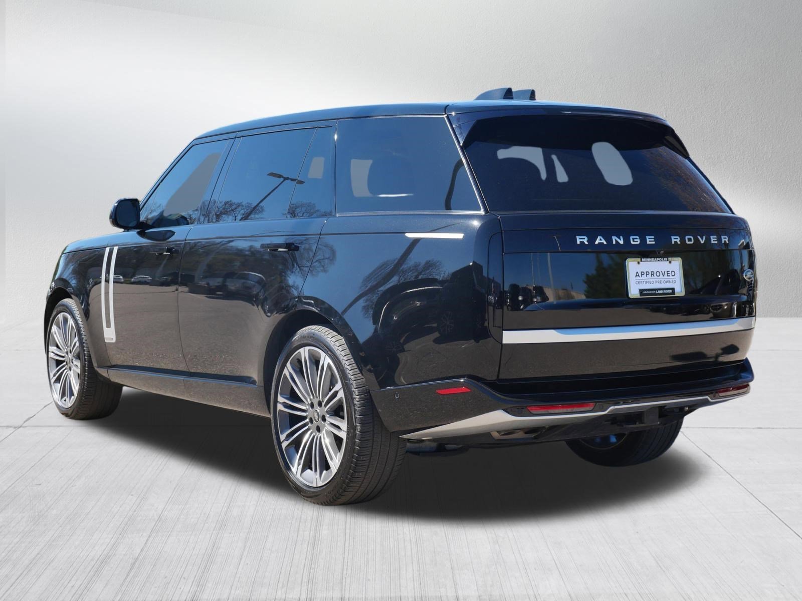 Used 2023 Black Land Rover Autobiography image 3