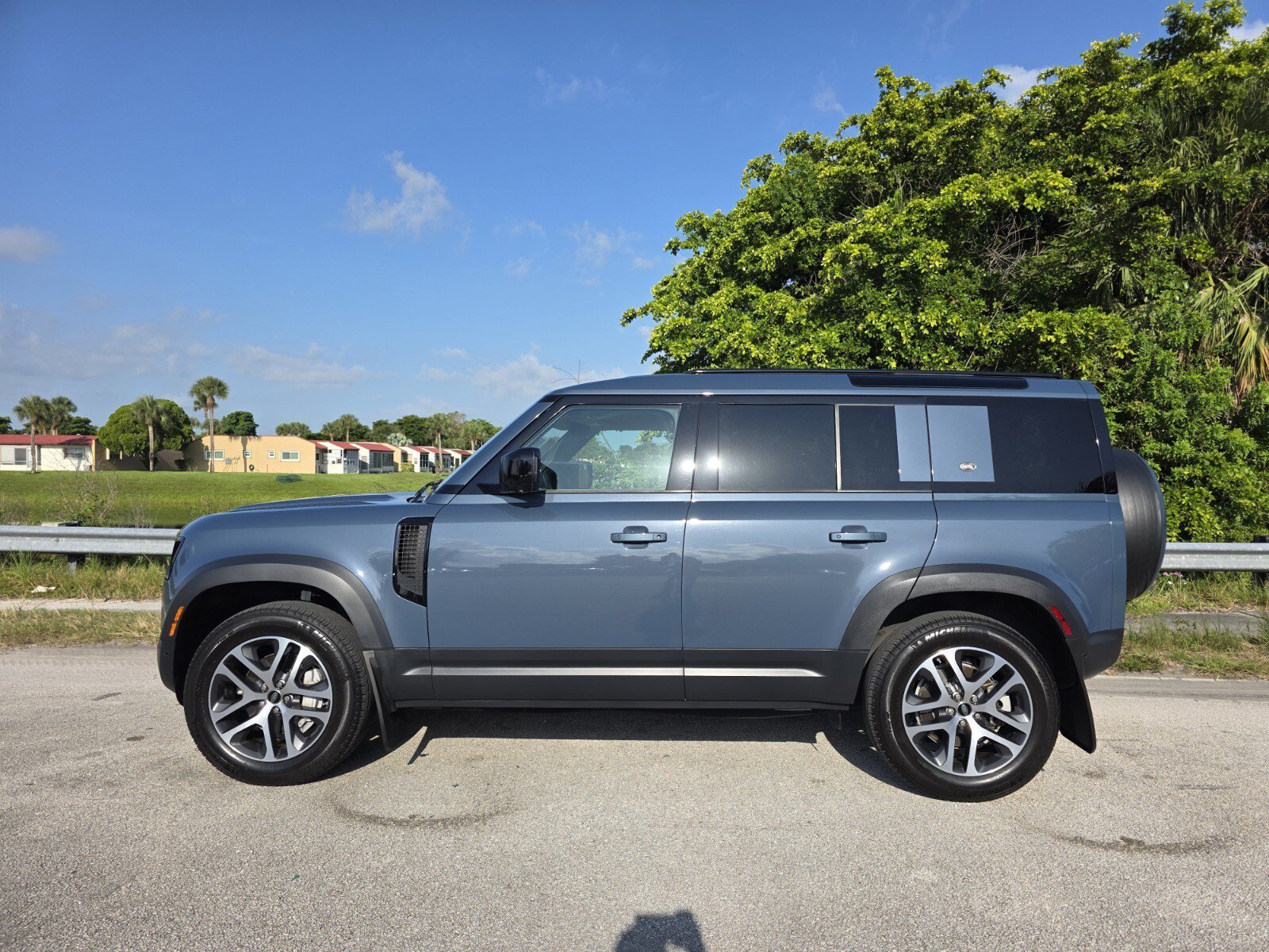 Used 2020 Tasman Blue Metallic Land Rover 110 P400 HSE image 7