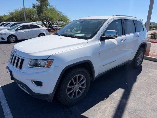 Used 2014 Bright White Clearcoat Jeep Limited image 2