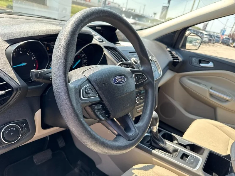 Used 2017 White Gold Metallic Ford SE 4WD image 13