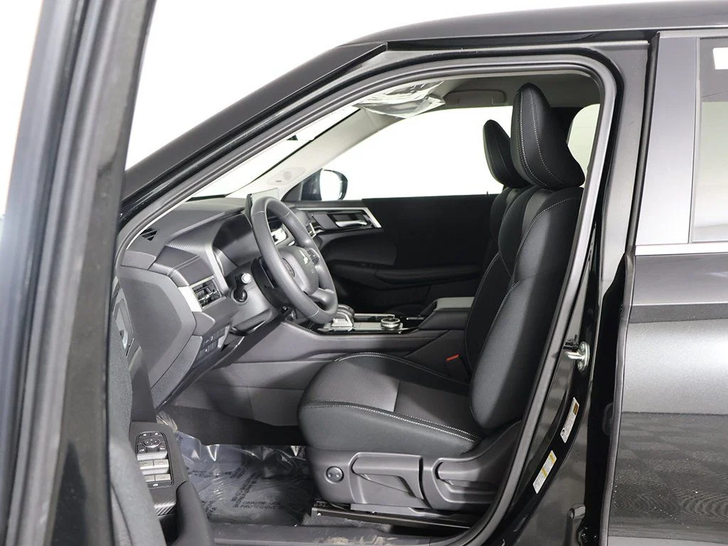 New 2026 Black Mitsubishi ES image 29