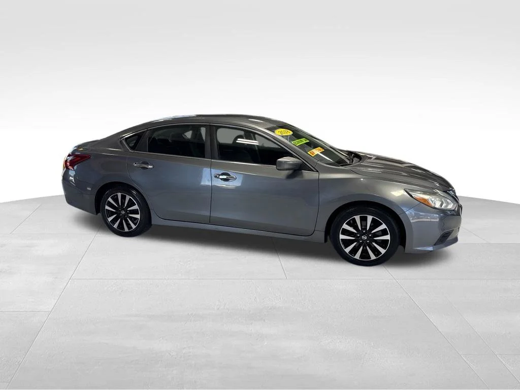 Used 2018 Gray Nissan 2.5 SV image 10