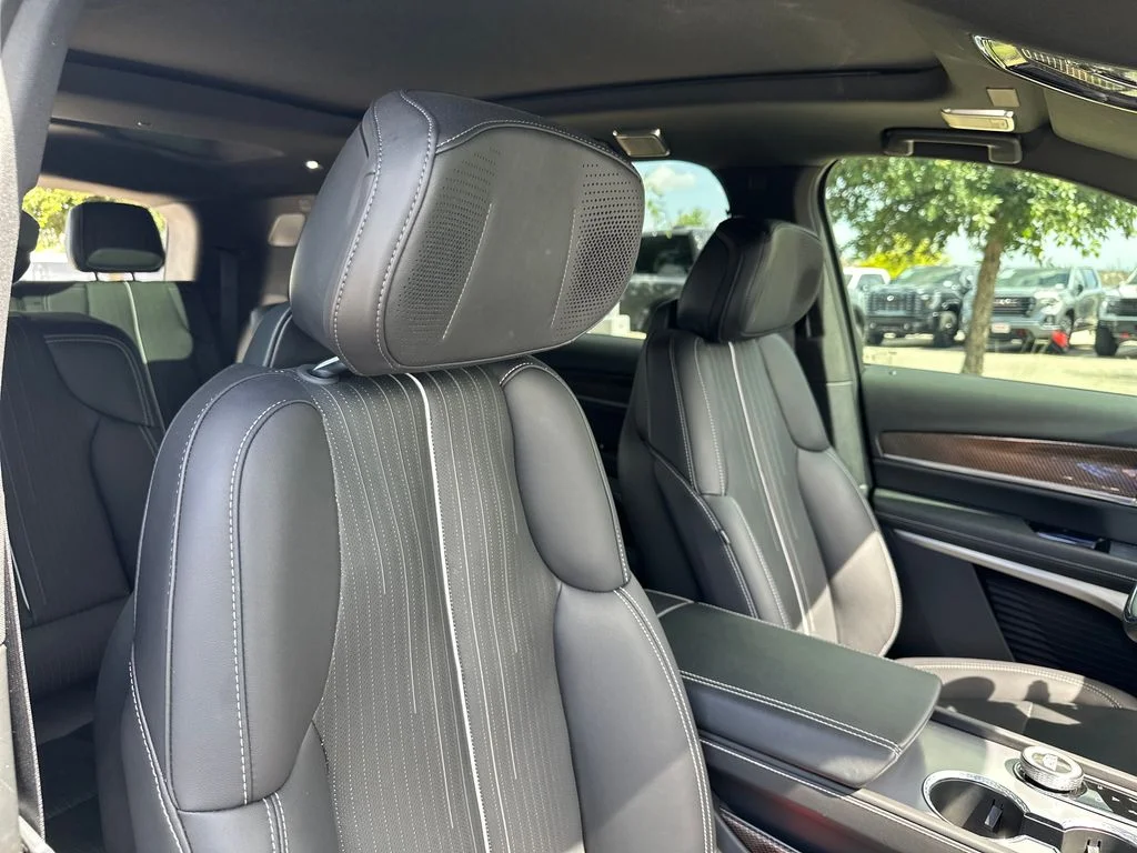 Used 2026 Silver Cadillac Sport image 38