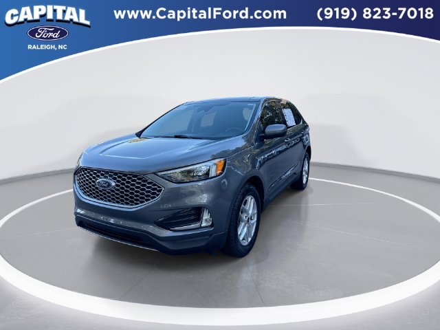 Used 2023 Gray Ford SEL image 4