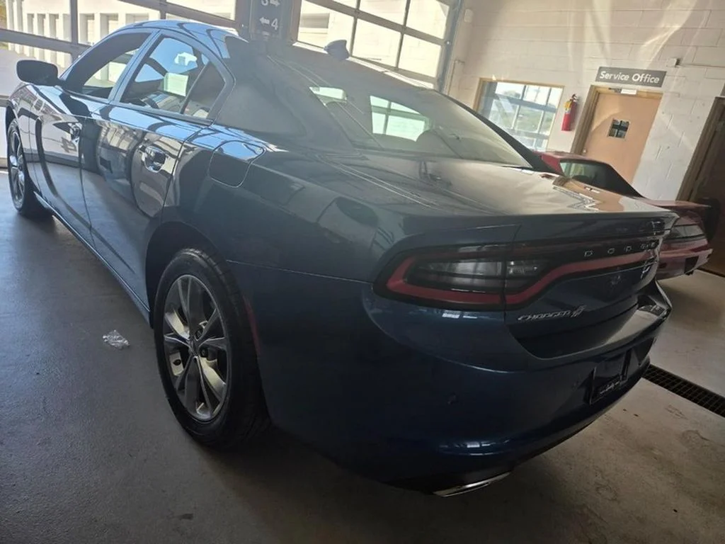 Used 2022 Frostbite Dodge SXT image 4