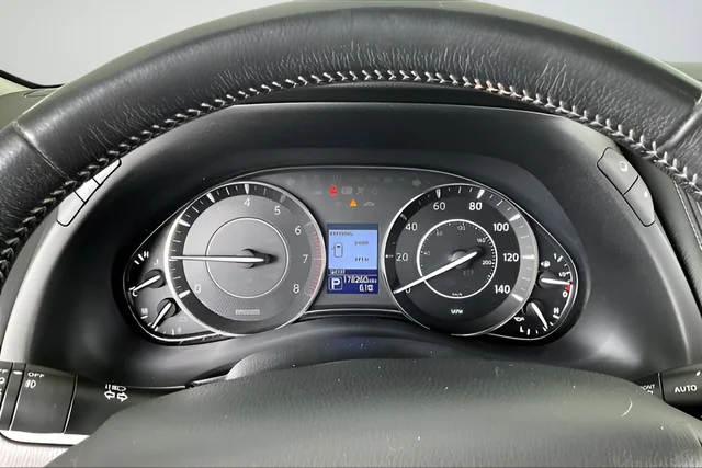 Used 2019 White Nissan SL image 12