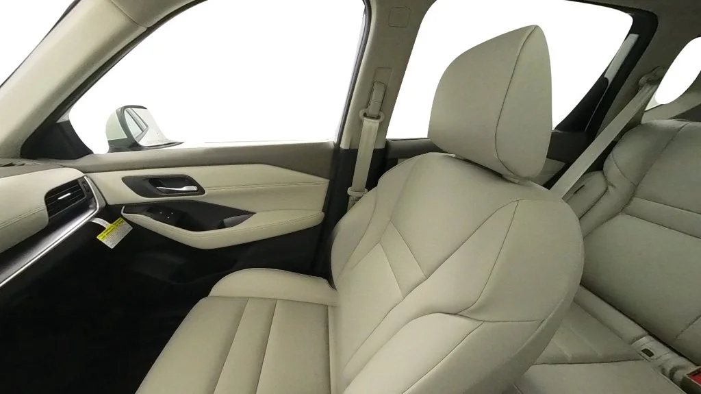 Used 2023 White Nissan SV image 26