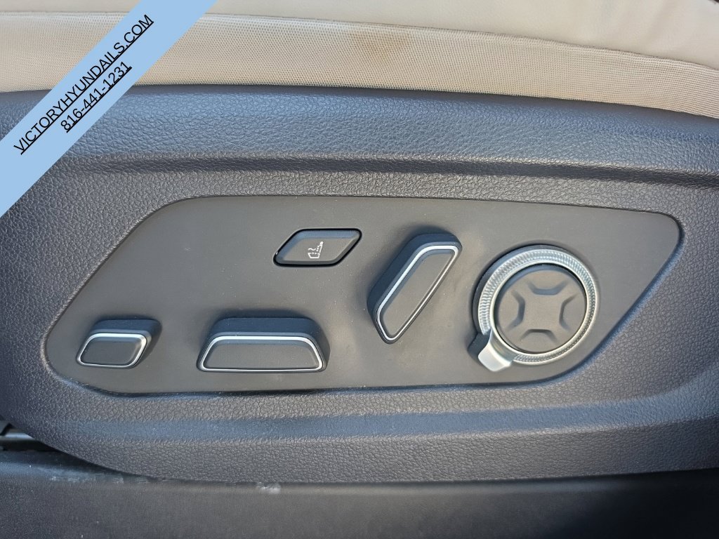 Used 2025 White Hyundai Calligraphy image 16