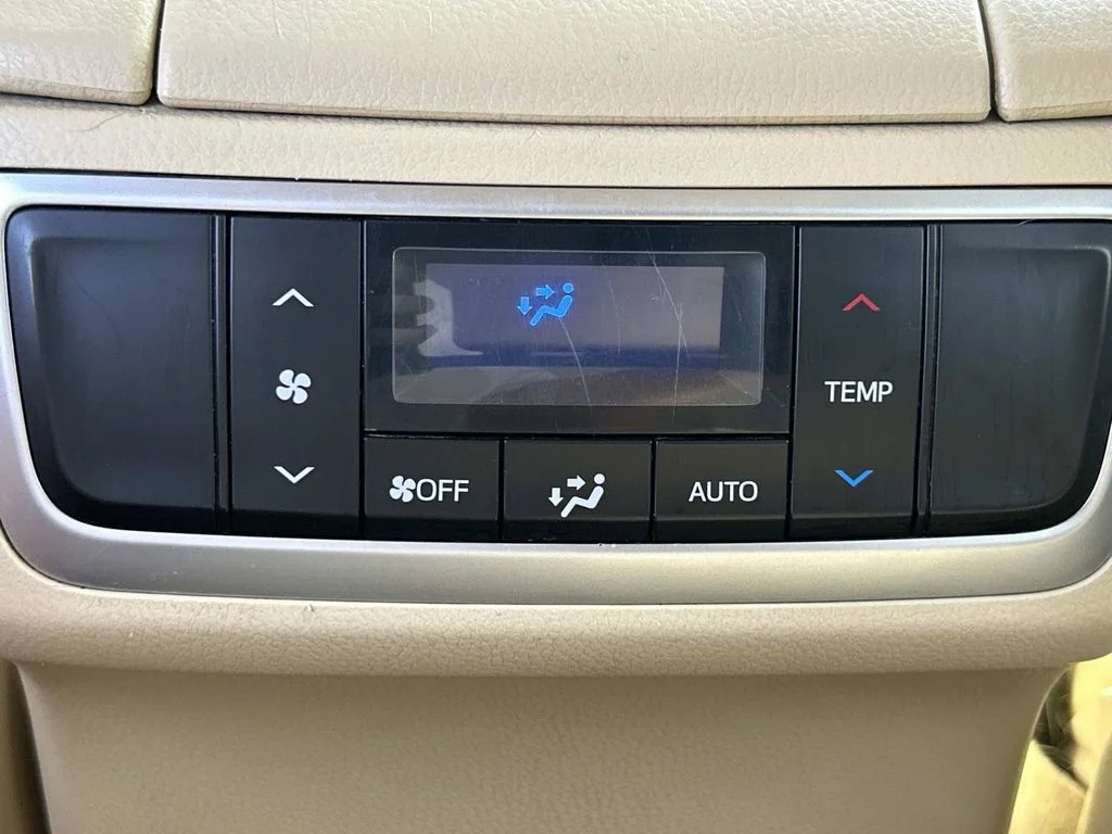 Used 2016 White Toyota XLE V6 image 17