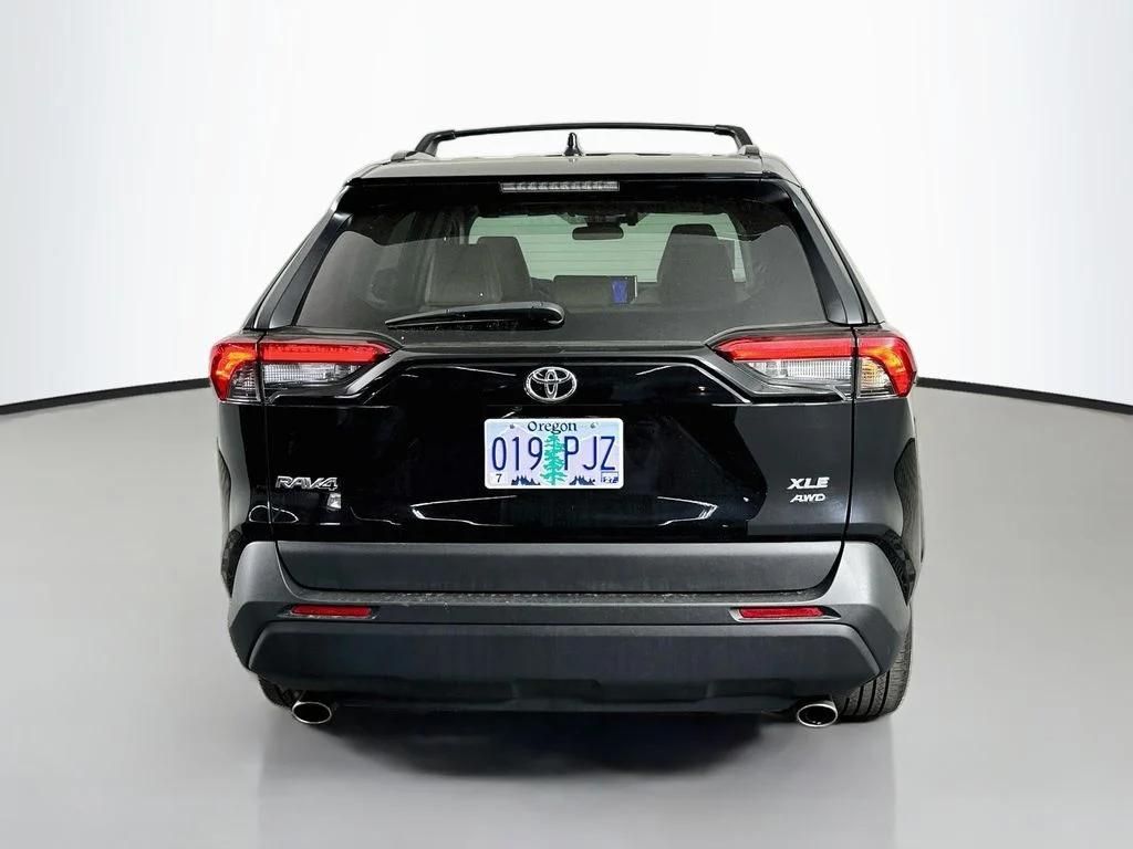 Used 2023 Midnight Black Metallic Toyota XLE Premium image 7