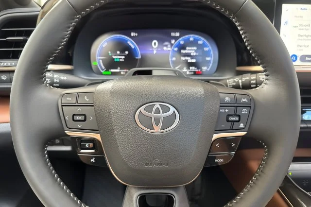 2026 Toyota Crown Signia Limited - Photo 25