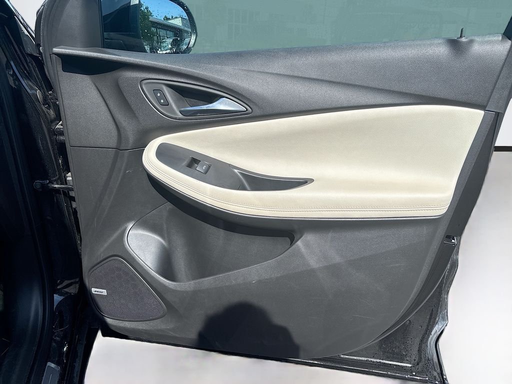 Used 2025 Black Buick Avenir image 20