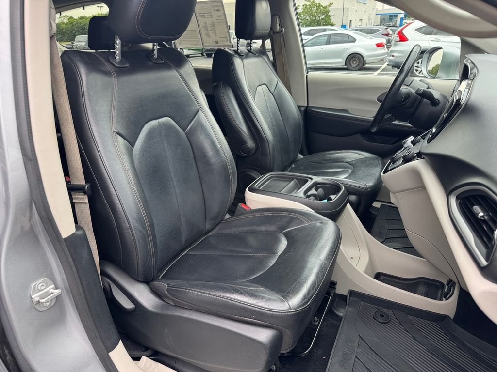 Used 2020 Billet Silver Metallic Chrysler Touring L image 18