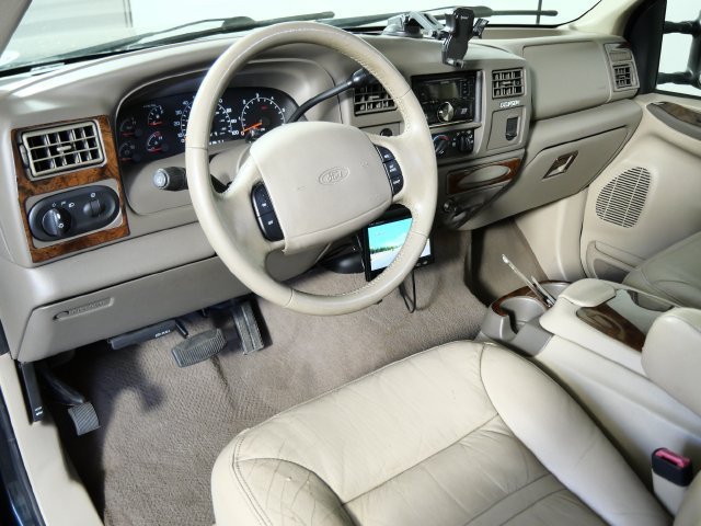 Used 2000 Green Ford Limited image 3