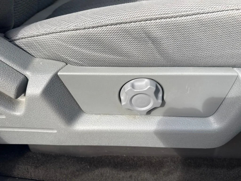 Used 2014 Blue Jeans Metallic Ford XLT image 24
