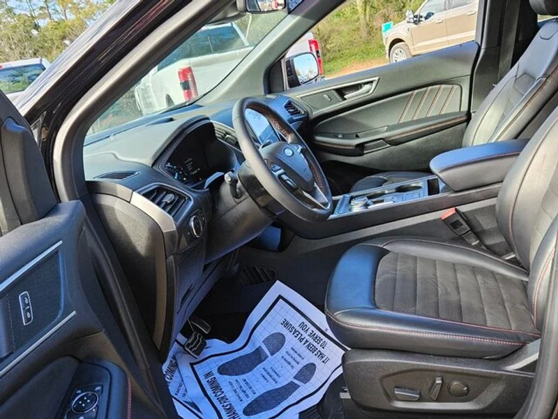 Used 2024 Agate Black Metallic Ford ST-Line image 6