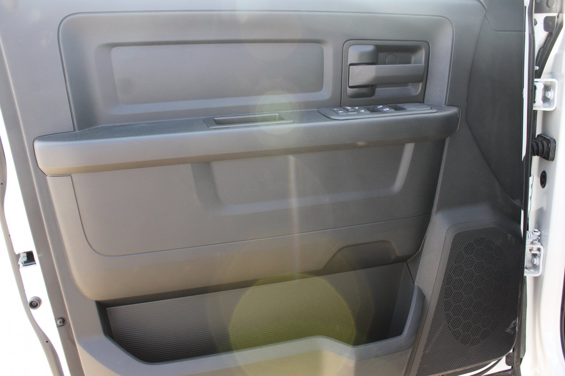New 2026 Bright White Clear-Coat Exterior Paint RAM Tradesman Crew Cab 60c/a 4x4 image 12