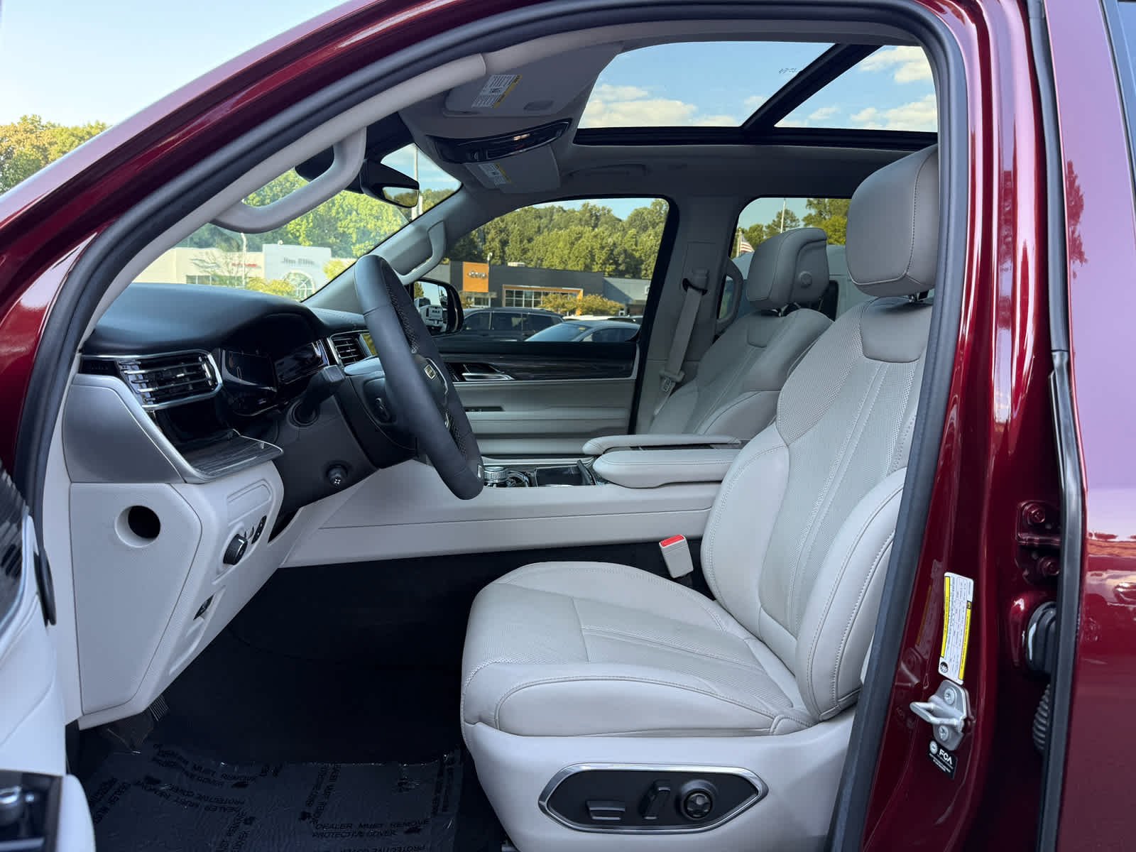 Used 2022 Velvet Red Pearlcoat Jeep Series II image 12