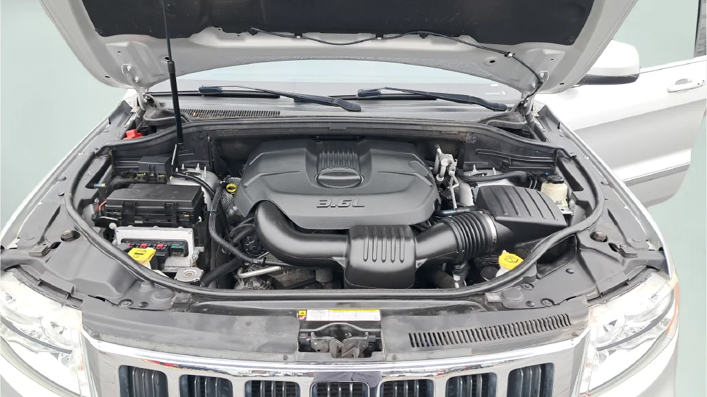 Used 2011 Silver Jeep Laredo image 27