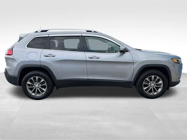 Used 2020 Silver Jeep Latitude Plus 4x4 image 8