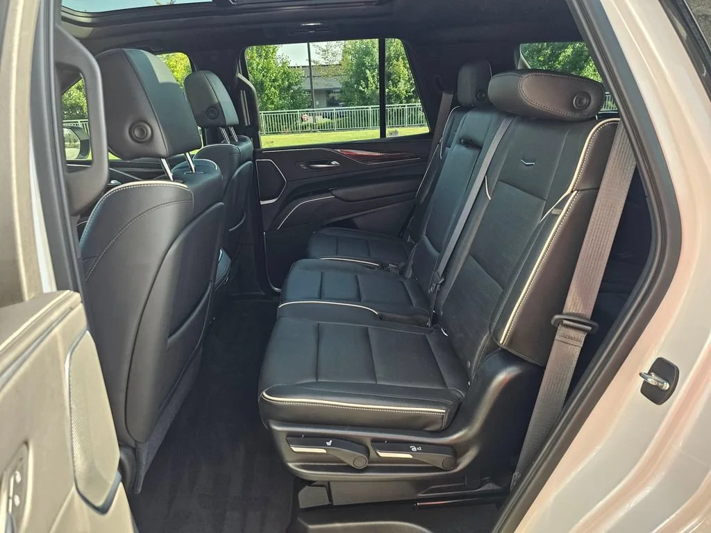Used 2021 CRYSTAL WHITE TRICOAT Cadillac Premium Luxury image 17