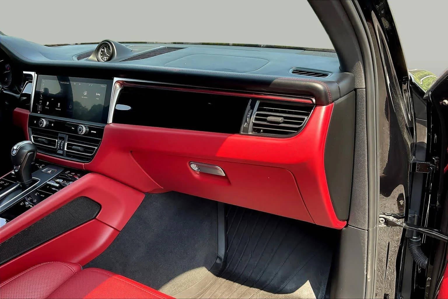 Used 2023  Porsche T image 19