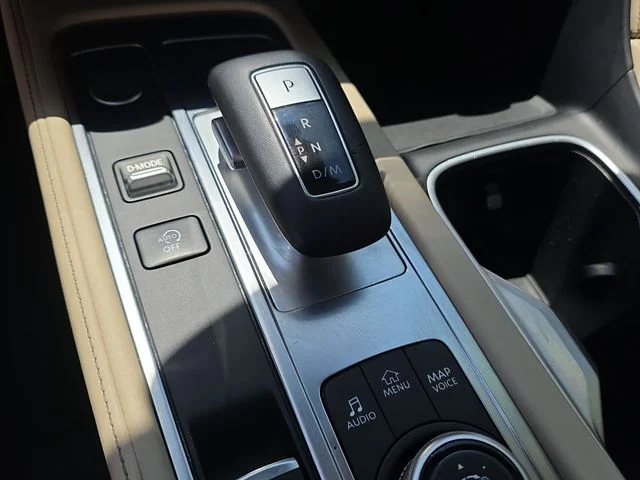 Used 2022 Black INFINITI LUXE image 20