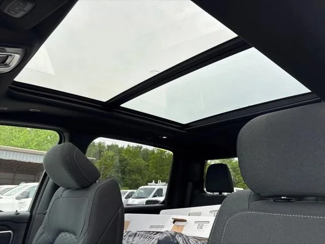 New 2026 Diamond Black Crystal Pearl-Coat Exterior Paint RAM BIG HORN image 25